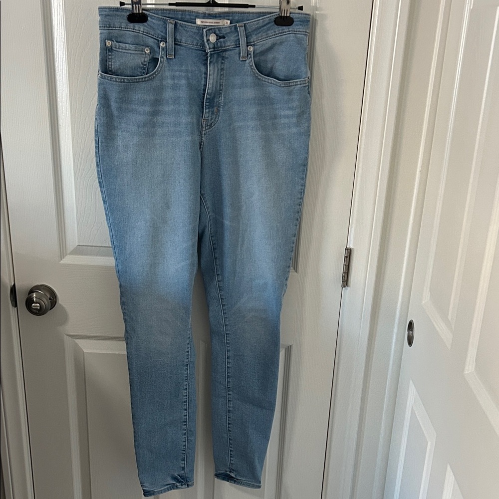 Levi’s 721 High Rise Skinny Distressed Light Blue Women's Jeans, Size 31
